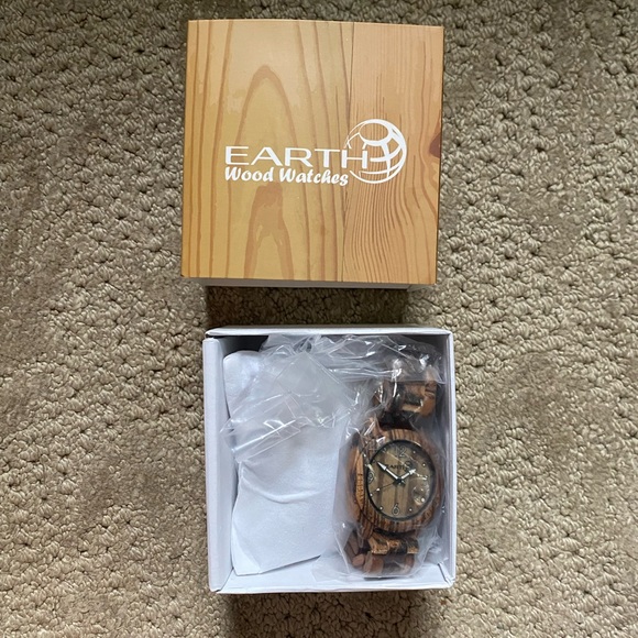 EARTH Wood Watch NIB - Picture 4 of 6